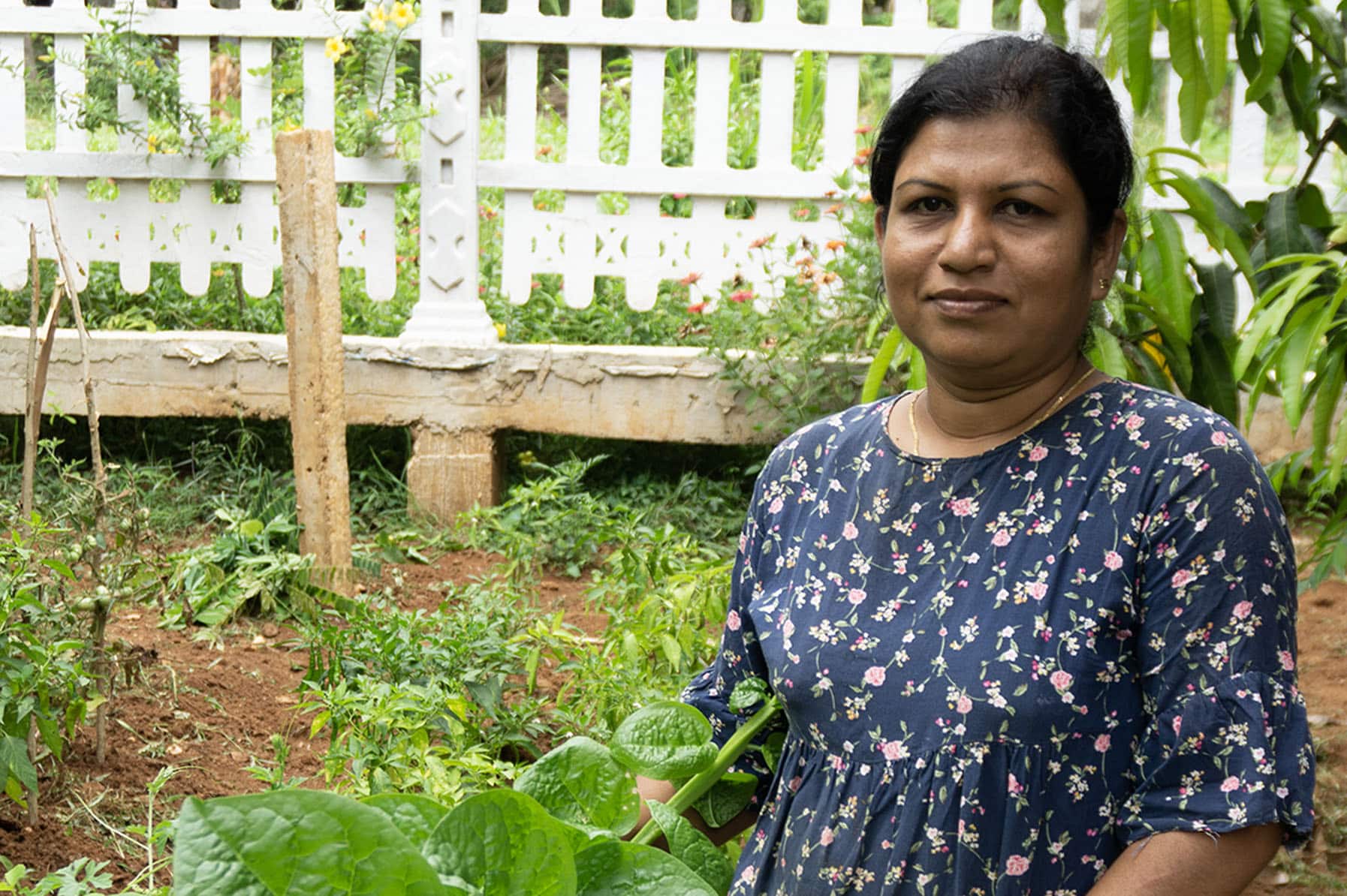 Sri Lankan female farmer showcases local agricultural innovation amid food instability in Sri Lanka